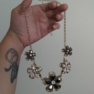 Beautiful flower necklace, choker or bib style (extension included) big flowers